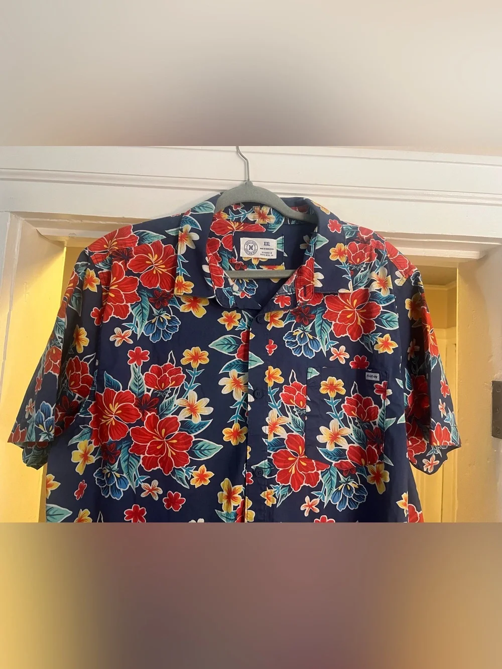 Hurley Men’s Hawaiian Floral Beach Vacation Short Sleeve Button Down Shirt XXL